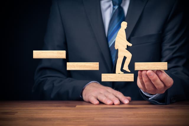 Il reverse mentoring: l’empowerment dello sviluppo intergenerazionale