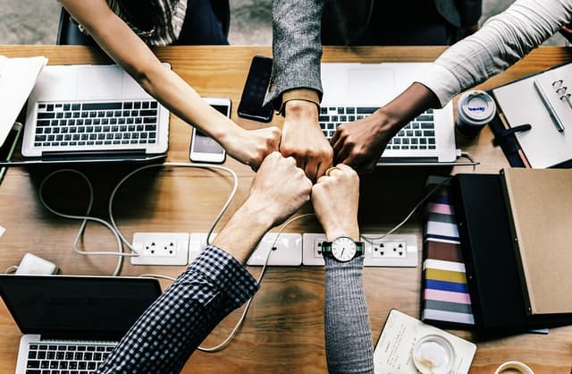Eccellenza al servizio del talento: i nove maestri di leadership a supporto degli under 30 di Forbes Italia