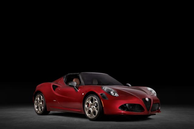 Alfa Romeo 4C 33 Stradale Tributo, un’edizione limitata per dire addio a un mito