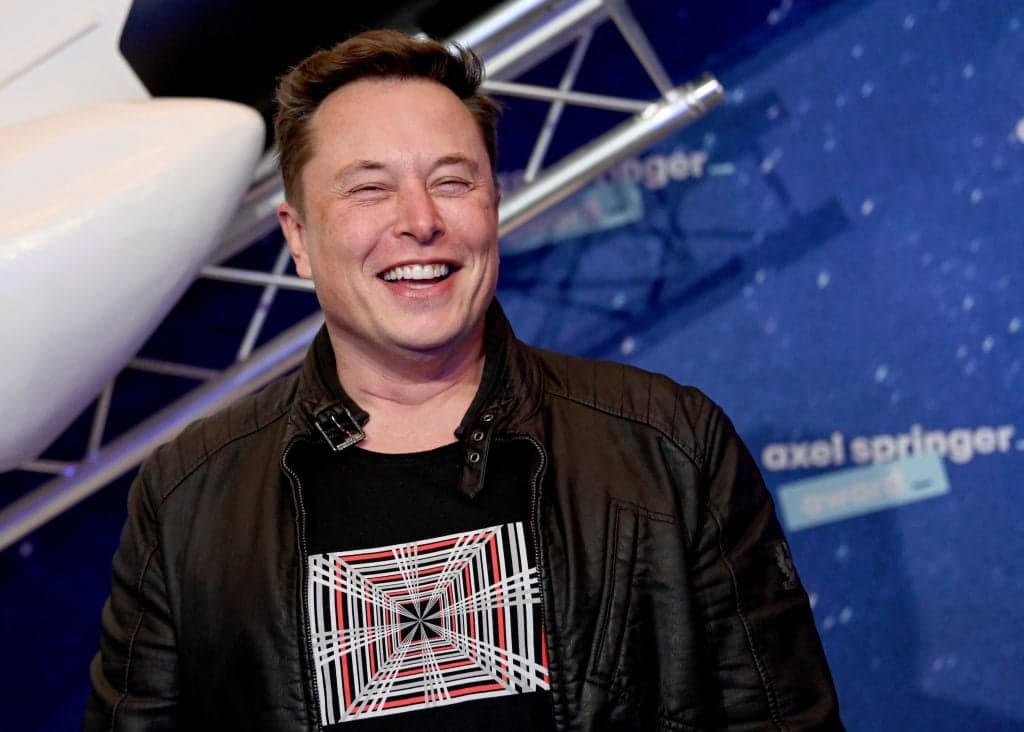 Continua il rally di Tesla: il patrimonio netto di Elon Musk cresce di 12 miliardi di dollari