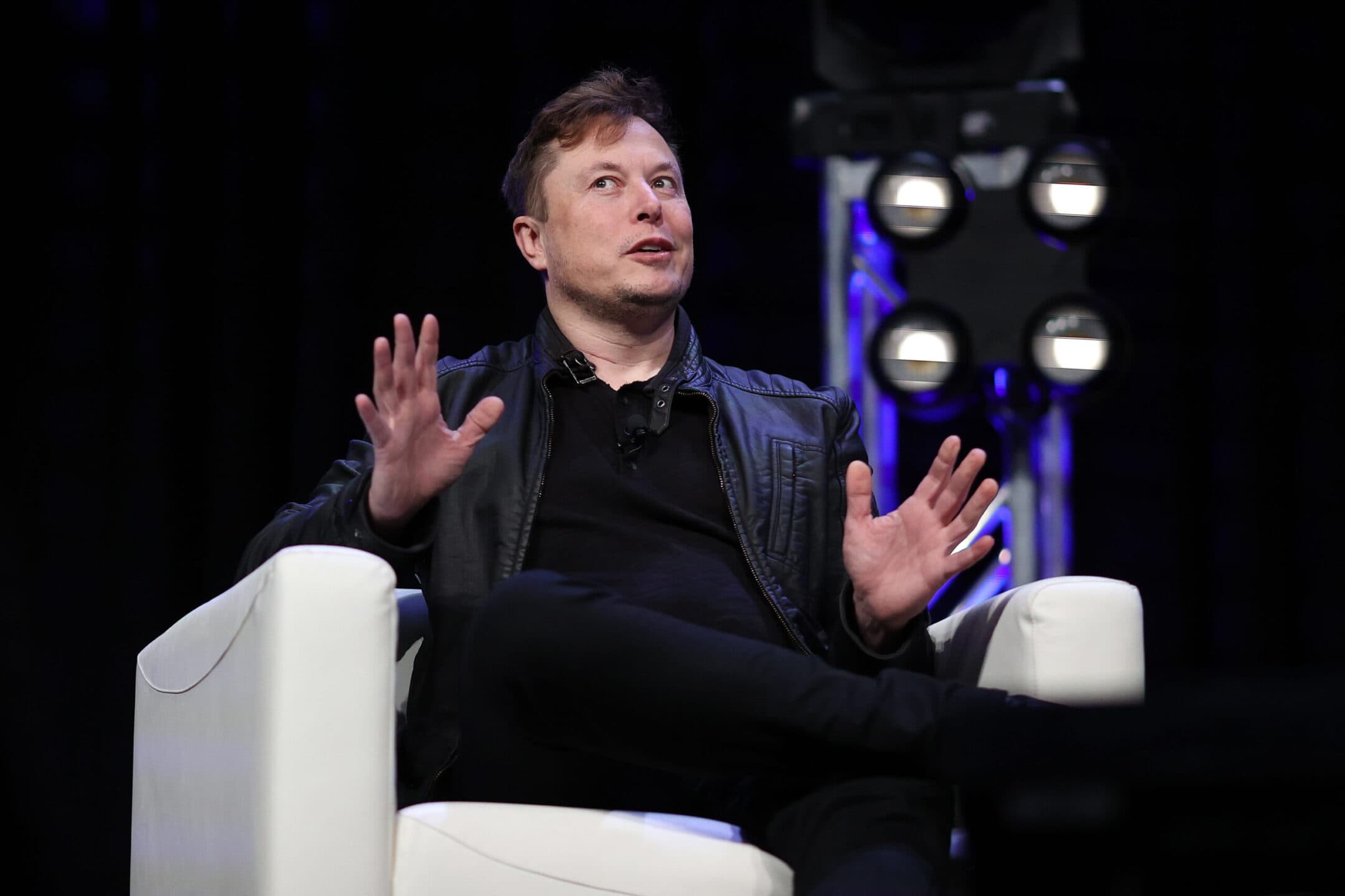 "Neuralink può testare sugli esseri umani". Elon Musk annuncia il parere favorevole della Food and Drug Administration