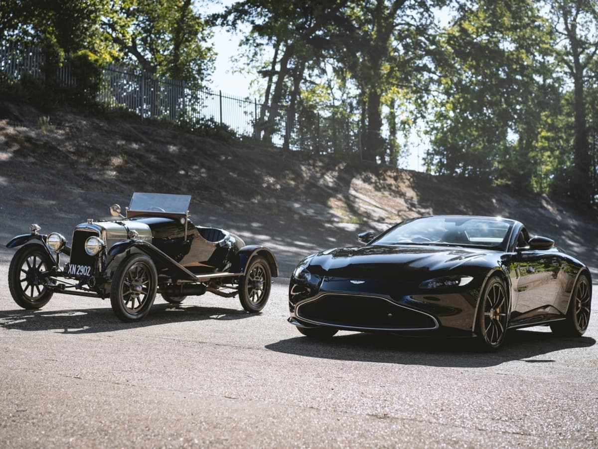 Aston Martin celebra i 100 anni di "A3" con un'edizione limitata della Vantage Roadster