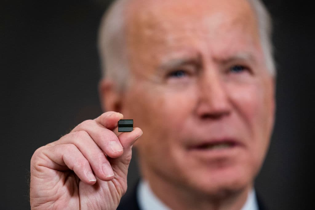 La guerra dei chip continua: gli Usa vietano a Intel e Qualcomm di vendere a Huawei