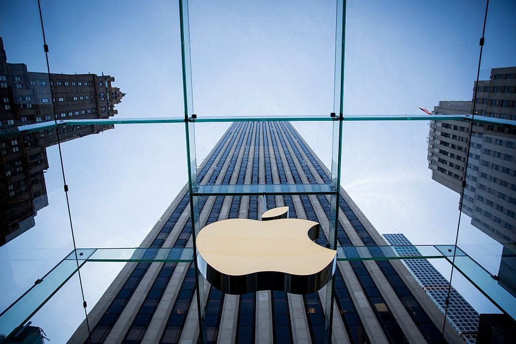 Meta dà la caccia agli ingegneri di Apple. Che ora offre bonus fino a 180mila dollari per trattenerli