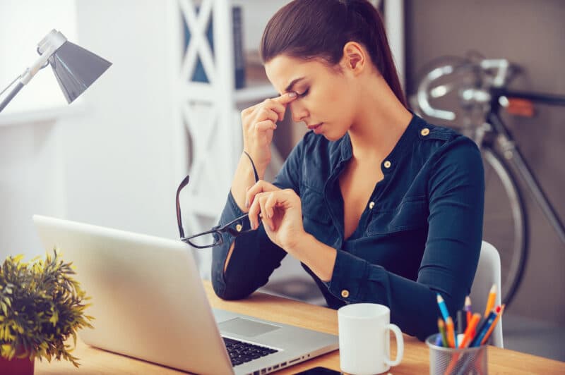Quasi due italiani su tre vogliono lavorare di meno. Lo "stretto e indispensabile" è la nuova regola
