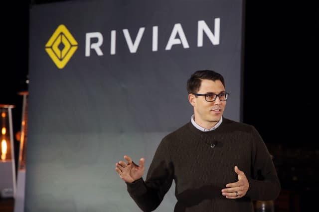 Ford scarica Rivian. E le azioni della rivale di Tesla crollano ai minimi storici