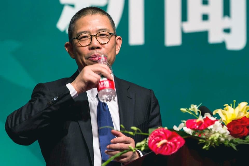 La nuova persona più ricca della Cina è il fondatore di un impero di bevande