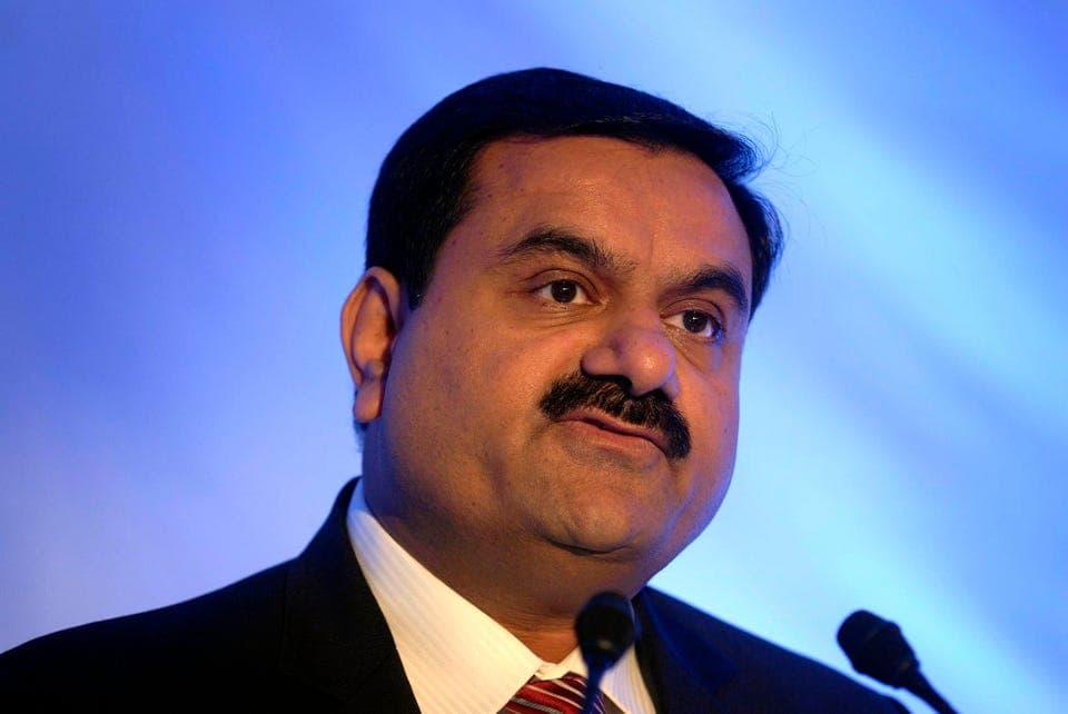 Gautam Adani indagato per corruzione: il suo patrimonio crolla di 12 miliardi in un giorno
