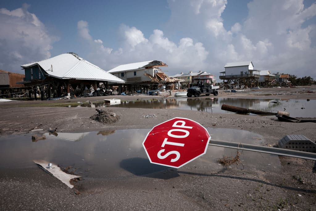 Quanto costa il cambiamento climatico: nel 2021 danni record per uragani, inondazioni e siccità