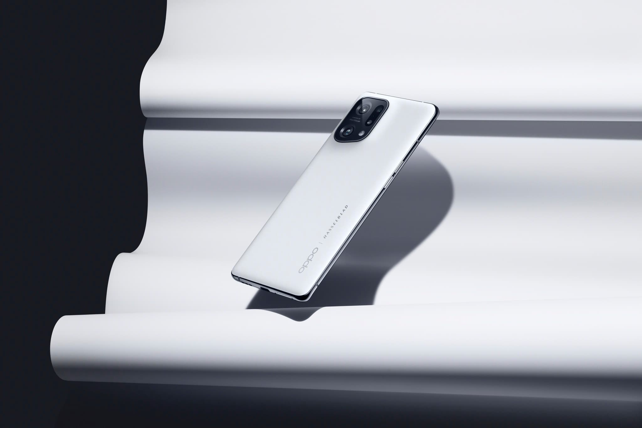 Oppo svela Find X5, lo smartphone che imita il cervello umano e trasforma i video notturni