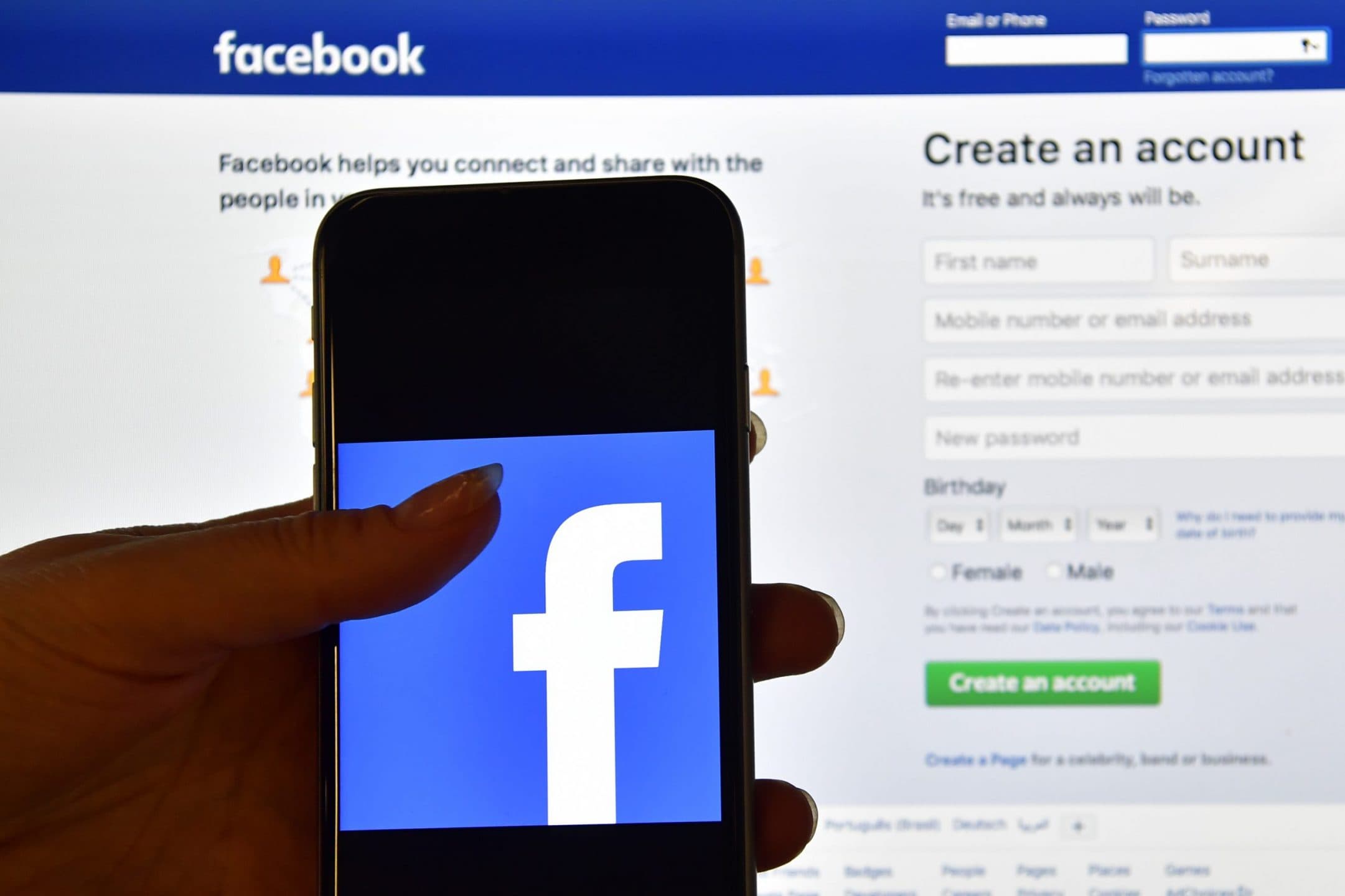 Malware su App Store e Google Play: a rischio le password Facebook di un milione di utenti