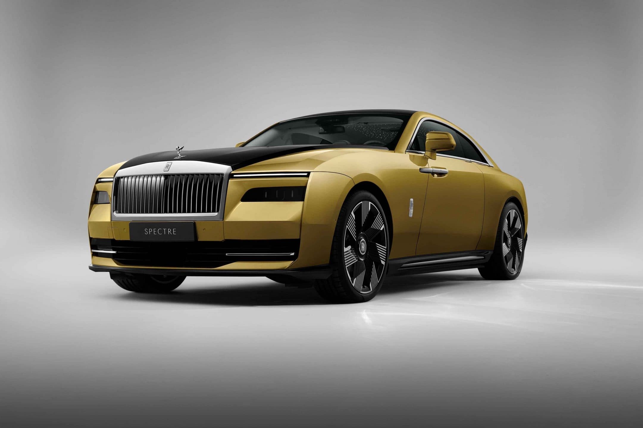 Arriva la Rolls Royce Spectre: come sarà la prima coupè elettrica ultra-lusso
