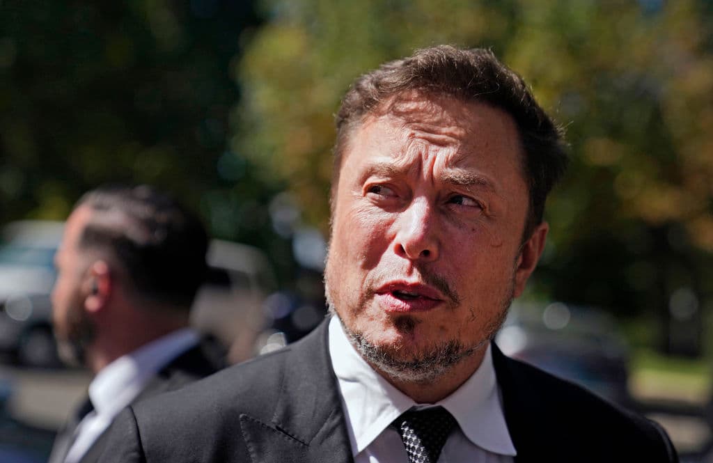 La controversa IA Grok arriverà sui veicoli Tesla: l'annuncio di Musk