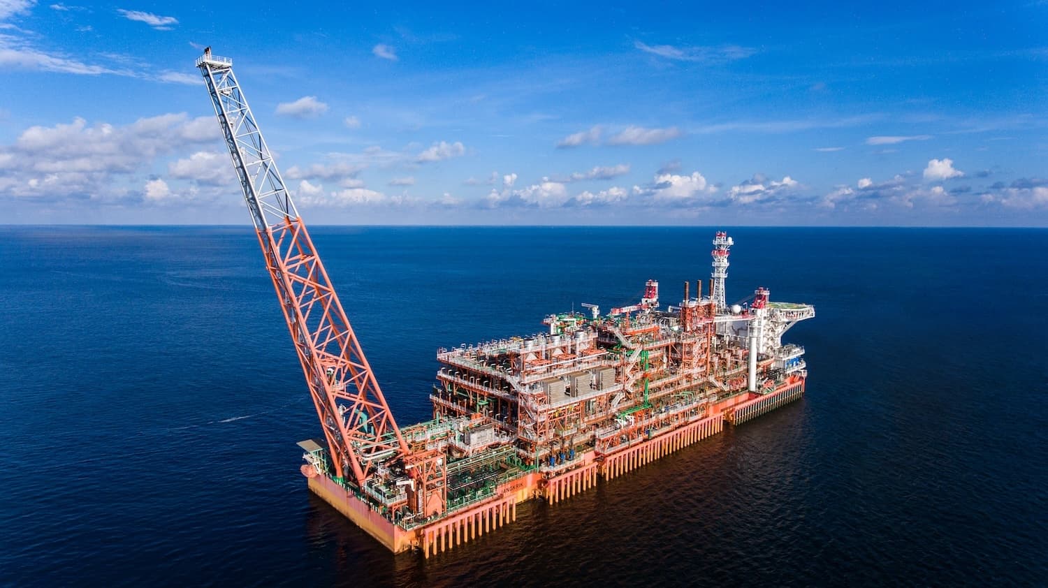 Eni scommette sul gas indonesiano: “Un polo produttivo da 280 miliardi di metri cubi grazie alle nuove scoperte”