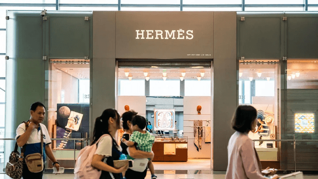 Non solo l'eredità di Hermès al giardiniere: ecco tutte le altre scelte shock dei miliardari