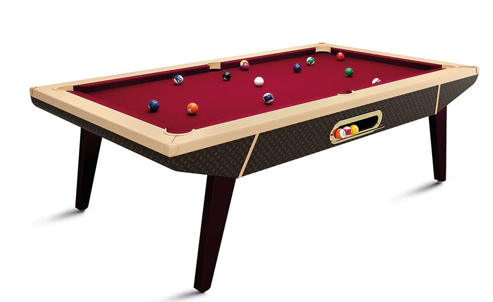 Svaghi, giochi di lusso e accessori per lo sport: guida al regalo di Natale perfetto