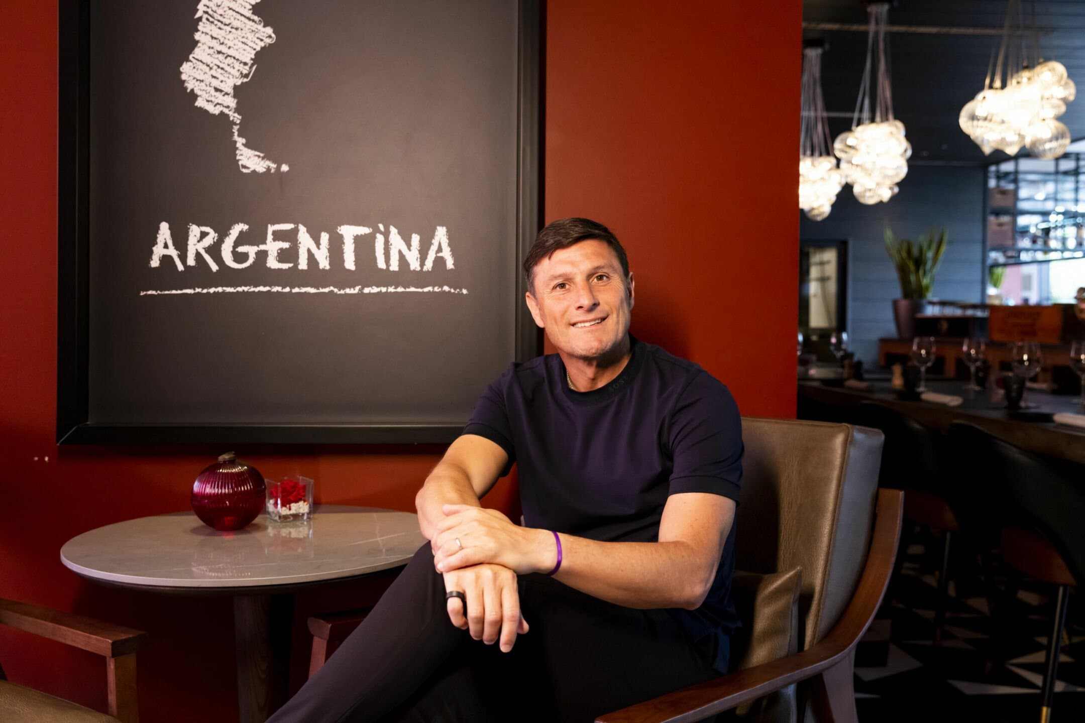 Dal calcio alla ristorazione: la secondo vita milanese di Javier Zanetti tra carne e vini argentini