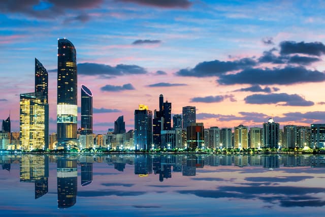 Interventi militari e diversificazione dal petrolio: come gli Emirati Arabi sono diventati una potenza regionale
