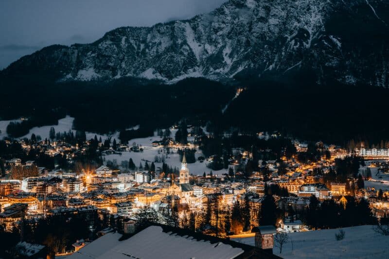 Cortina d’Ampezzo è la meta più richiesta per le vacanze in montagna. Courmayeur e Badia sul podio