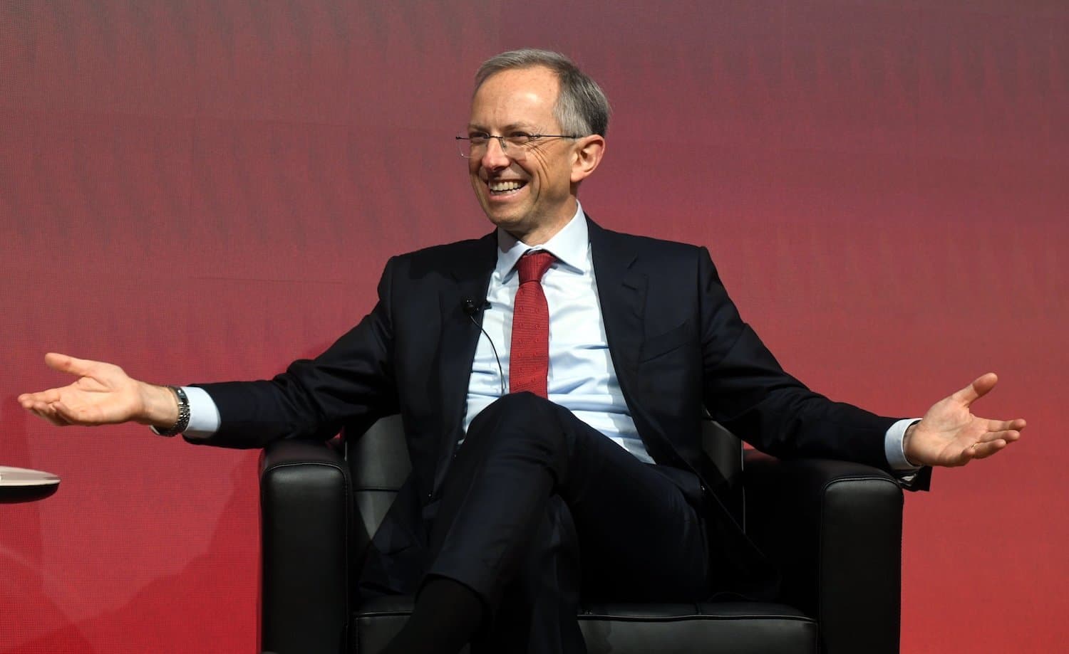 Ferrari corre in Borsa in scia ai conti del 2024. Vigna: "Potremmo anticipare di un anno i target di profittabilità"
