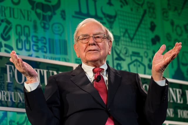 La Berkshire Hathaway di Warren Buffett esce da Byd dopo 17 anni: il titolo soffre in Borsa