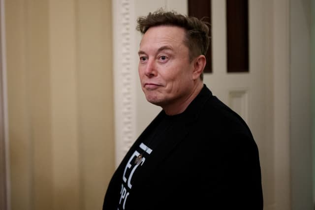 Musk fa causa a Apple e OpenAI: l'accusa è di collusione sull'App Store