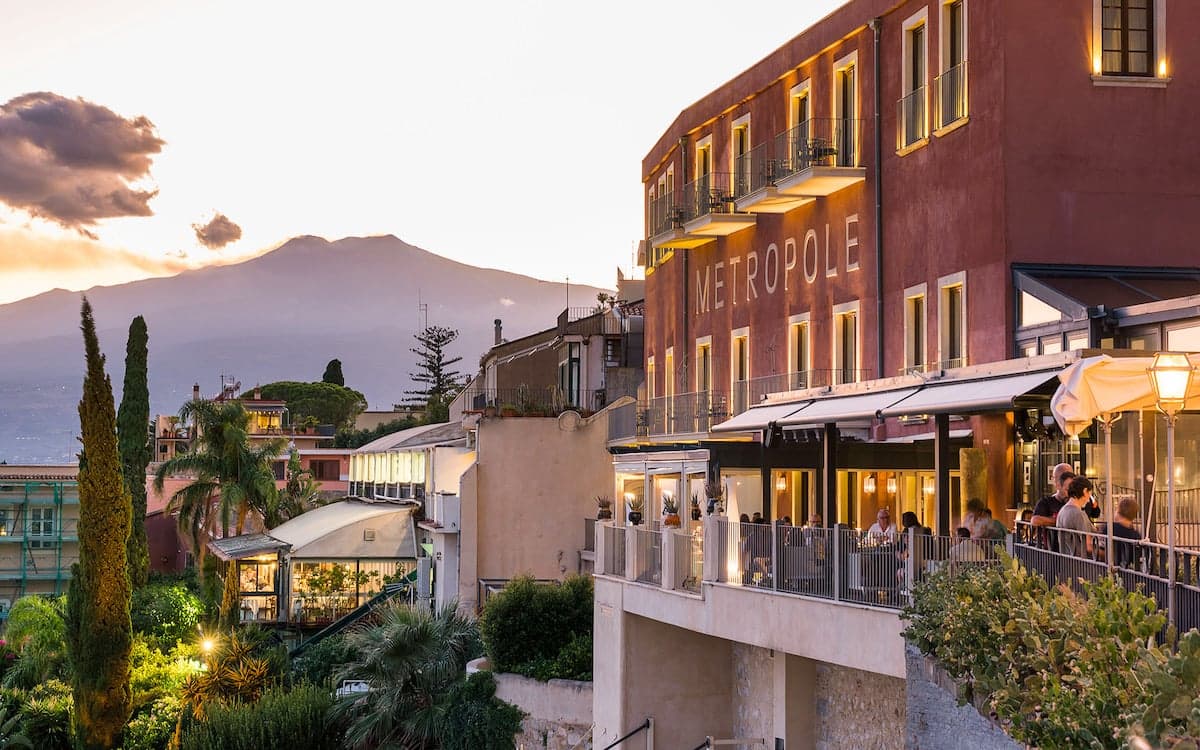 Autentica, sartoriale e radicata nel territorio: la nuova identità dell’Hotel Metropole di Taormina