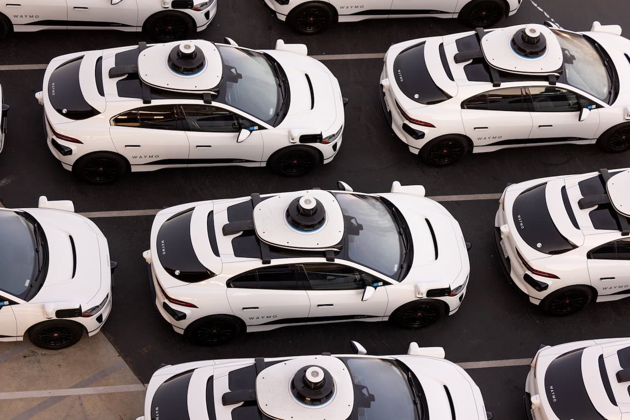 Dentro la fabbrica di Waymo dove si costruiscono i robotaxi del futuro