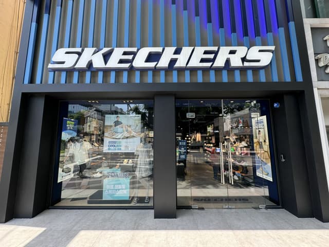 Skechers è stata acquisita da 3G Capital per 9 miliardi:" I dazi di Trump sono una minaccia esistenziale"