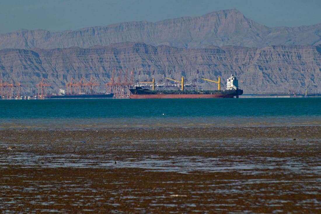 I prezzi del petrolio potrebbero aumentare di un altro 30% se l’Iran bloccasse lo Stretto di Hormuz. L'avvertimento di Goldman Sachs
