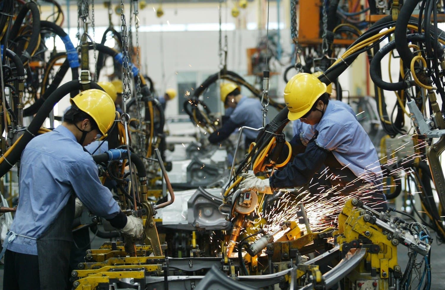 L'auto alla rovescia: come i produttori cinesi hanno scavalcato gli europei in pochi anni