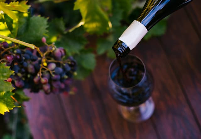 Dalla crisi dei consumi al bisogno di inclusività, cosa serve davvero al settore del vino per ripartire