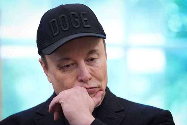 Le bugie di Elon Musk sulla Tesla a guida autonoma stanno finalmente venendo a galla