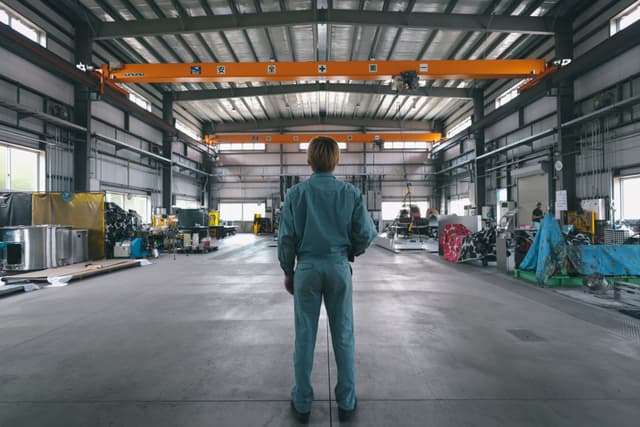 Conti pubblici sotto controllo ma manifattura in affanno: l’Italia ha bisogno di una nuova politica industriale