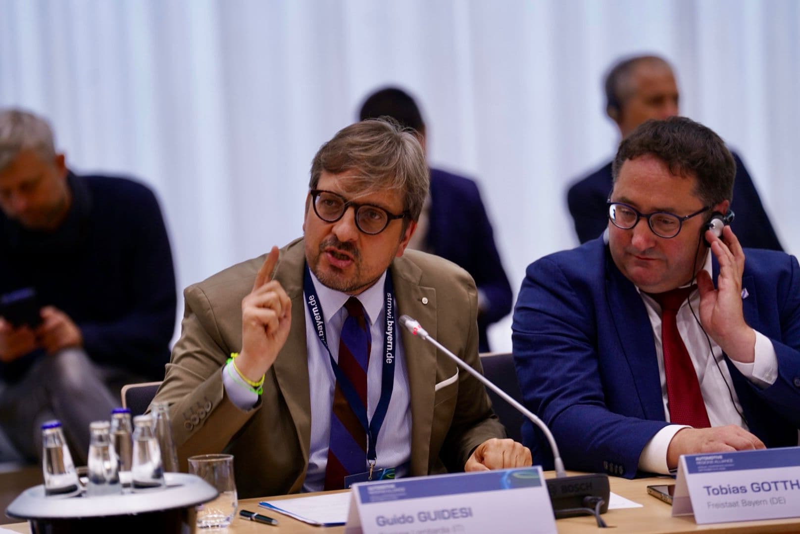 Guidesi all'assemblea dell'Automotive Regions Alliance: "La Commissione Ue deve decidere se salvare l'industria"