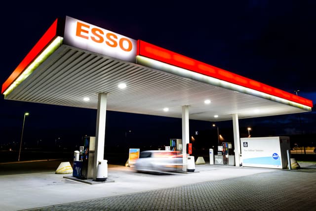 Esso, 425 milioni per un castello di carta: il caso che spaventa banche e lavoratori